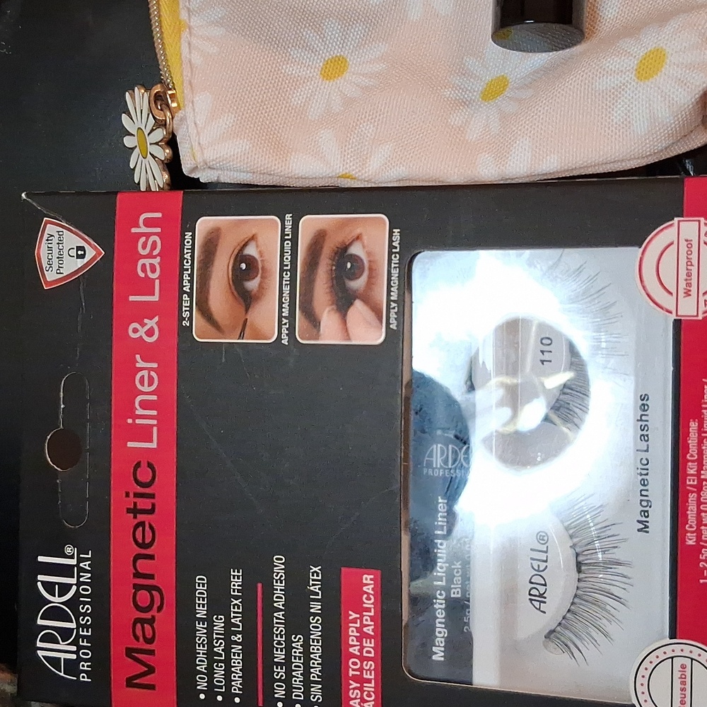 Makeup Bundle - Picture 2 of 9